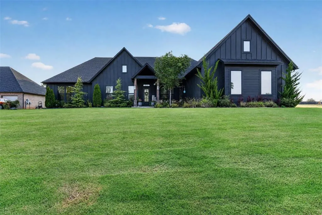 Front exterior — 53 N Oaks Road, Harrah, OK 73045