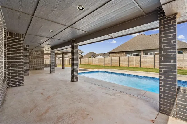 Photo 4 — 5700 Copper Stone Court, Mustang, OK 73064