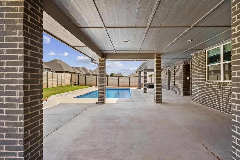 Photo 5 — 5700 Copper Stone Court, Mustang, OK 73064