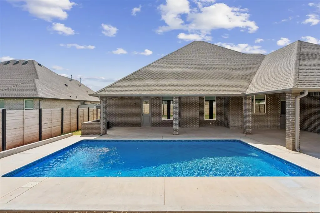 Photo 2 — 5700 Copper Stone Court, Mustang, OK 73064