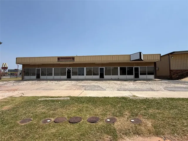 Photo 2 — 3026 Epperly Drive, Oklahoma City, OK 73115