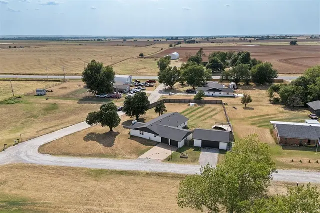 Photo 3 — 1948 County Street 2826, Chickasha, OK 73018