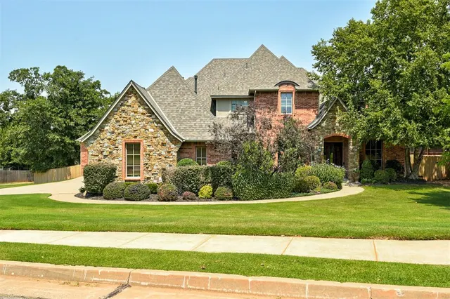 Photo 2 — 1301 Autumn Creek Drive, Edmond, OK 73003