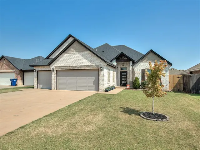 Photo 2 — 1825 W Blake Court Way, Mustang, OK 73064
