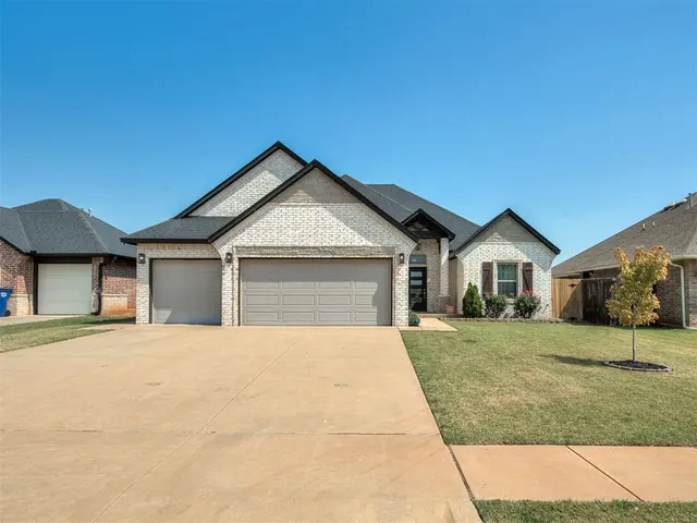 Photo 3 — 1825 W Blake Court Way, Mustang, OK 73064