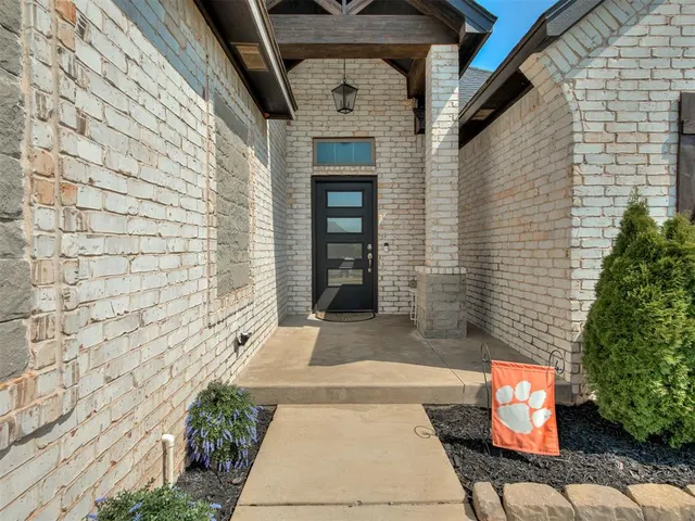 Photo 4 — 1825 W Blake Court Way, Mustang, OK 73064