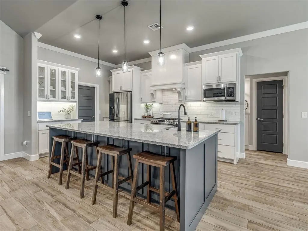Photo 8 — 1825 W Blake Court Way, Mustang, OK 73064