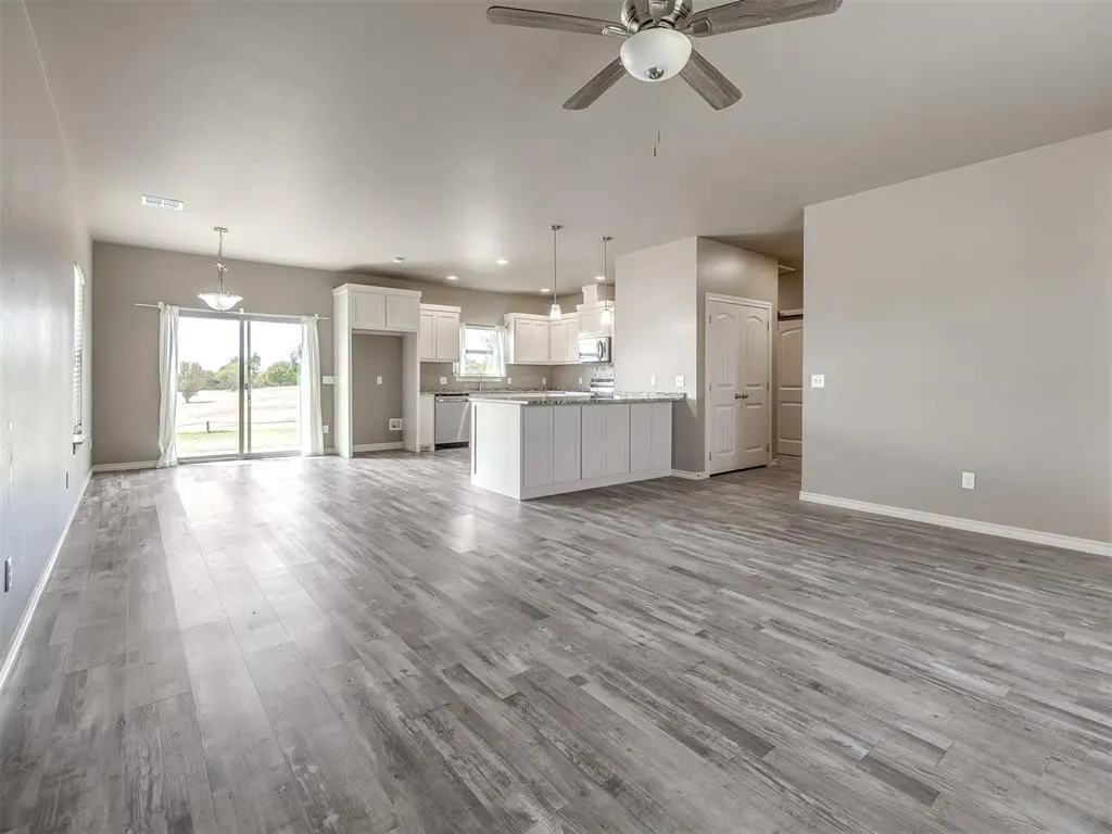 Photo 4 — 517 S Broadway Avenue, Guthrie, OK 73044