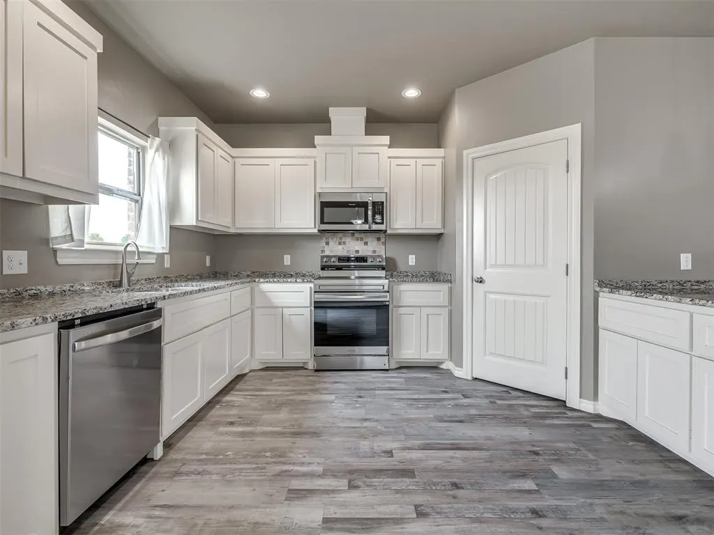 Photo 10 — 517 S Broadway Avenue, Guthrie, OK 73044