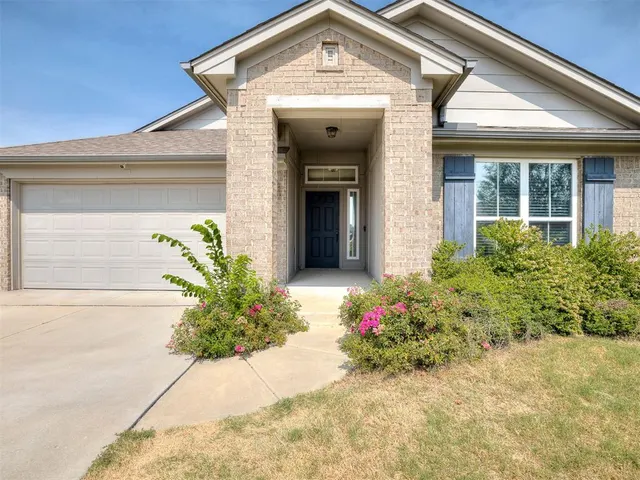 Photo 2 — 15508 Rosedown Drive, Oklahoma City, OK 73170