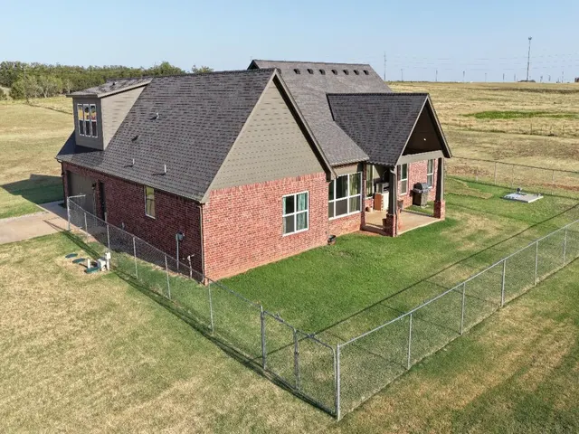 Photo 4 — 26288 N 2960 Road, Cashion, OK 73016