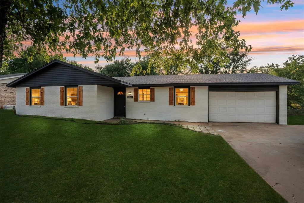 Photo 2 — 1017 Pinebrook Drive, Guthrie, OK 73044
