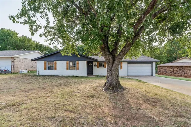 Photo 4 — 1017 Pinebrook Drive, Guthrie, OK 73044