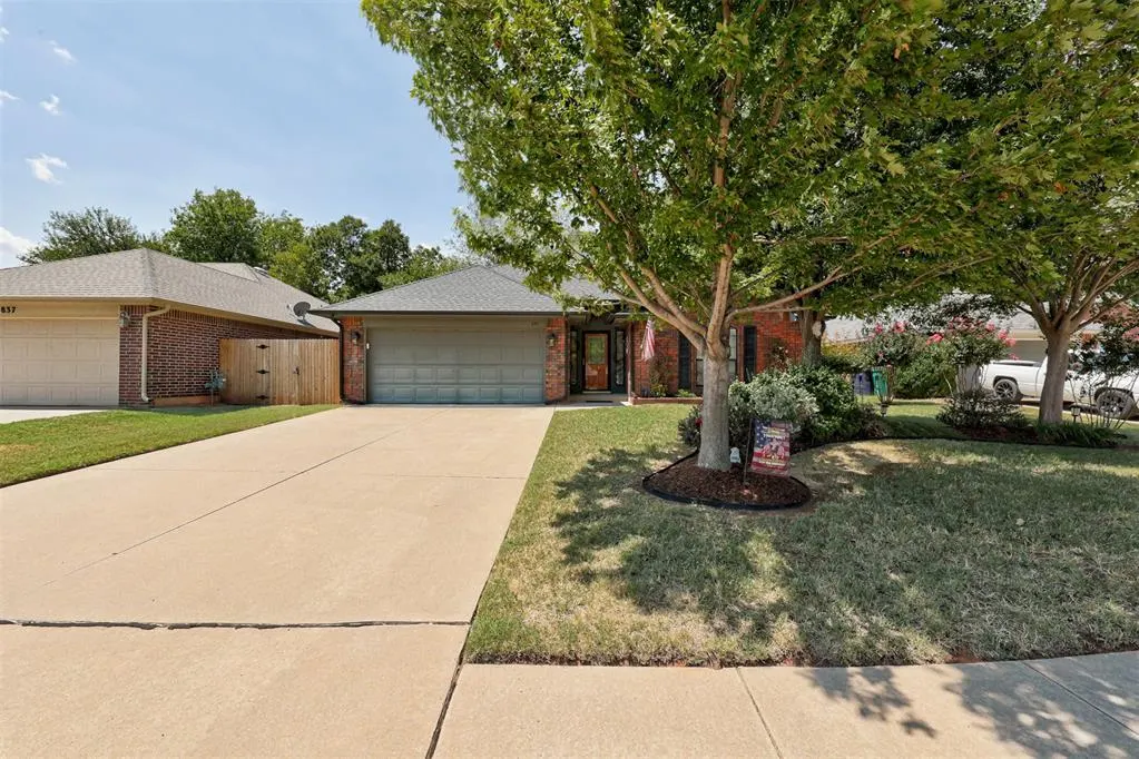 Photo 2 — 833 Ethan Lane, Yukon, OK 73099