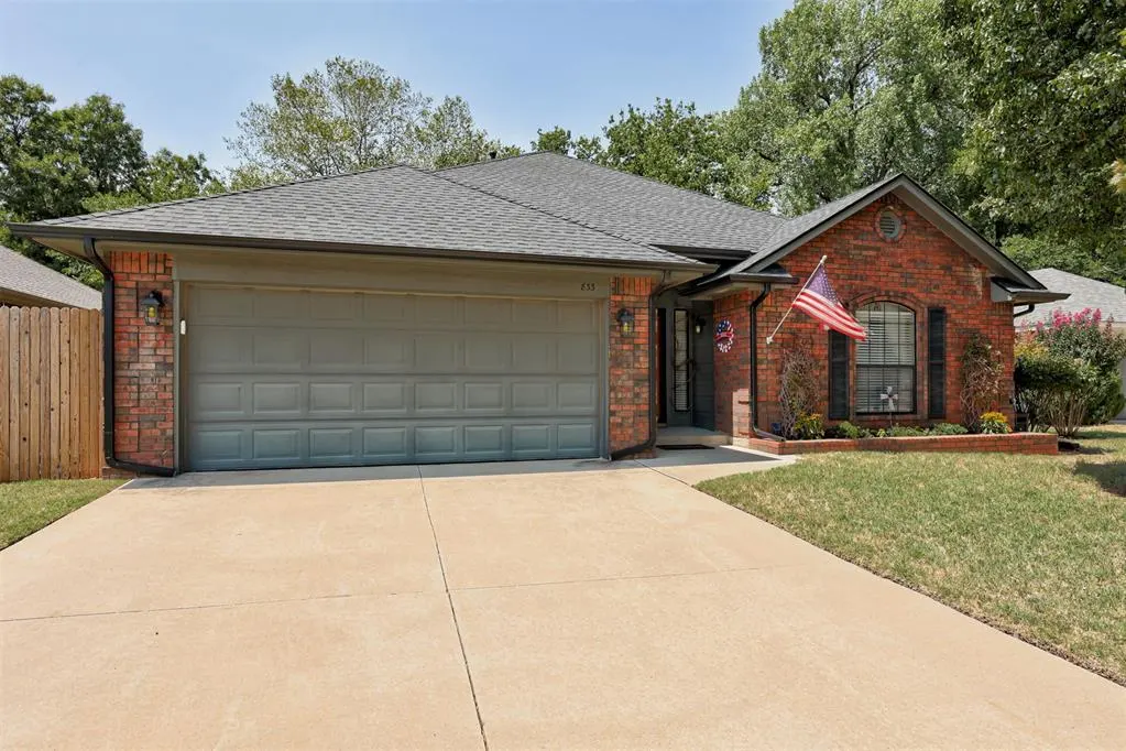 Photo 4 — 833 Ethan Lane, Yukon, OK 73099