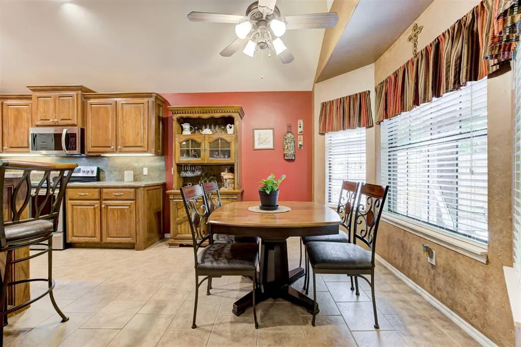 Photo 11 — 833 Ethan Lane, Yukon, OK 73099