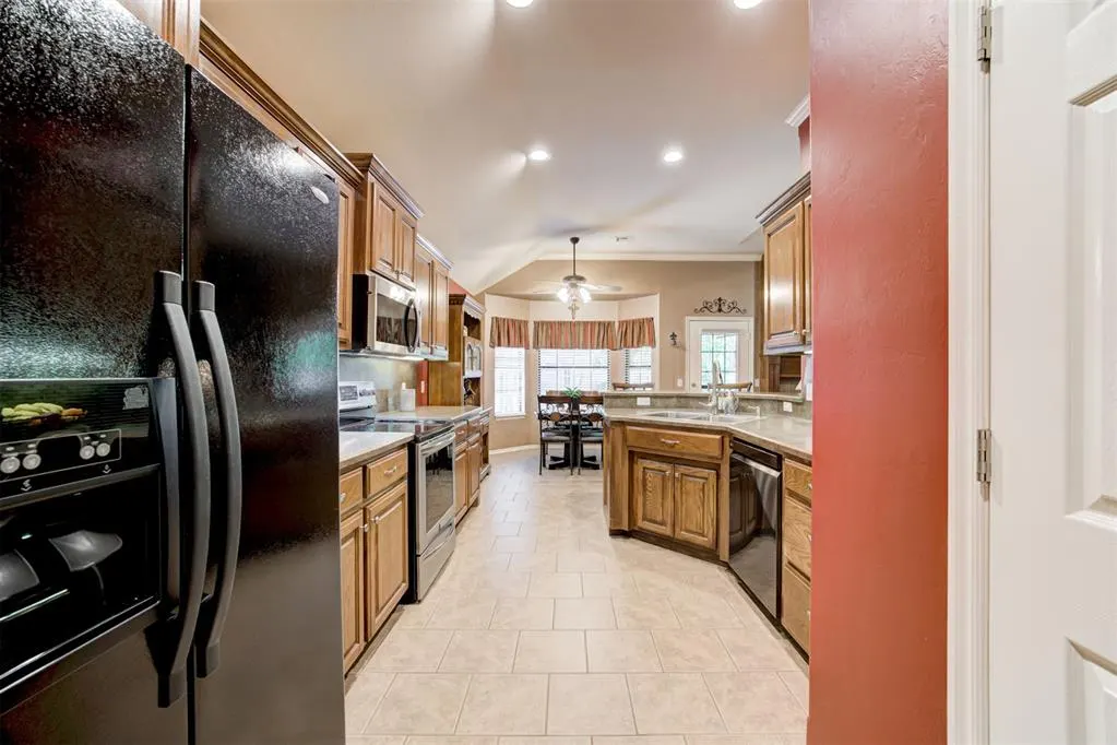 Photo 18 — 833 Ethan Lane, Yukon, OK 73099