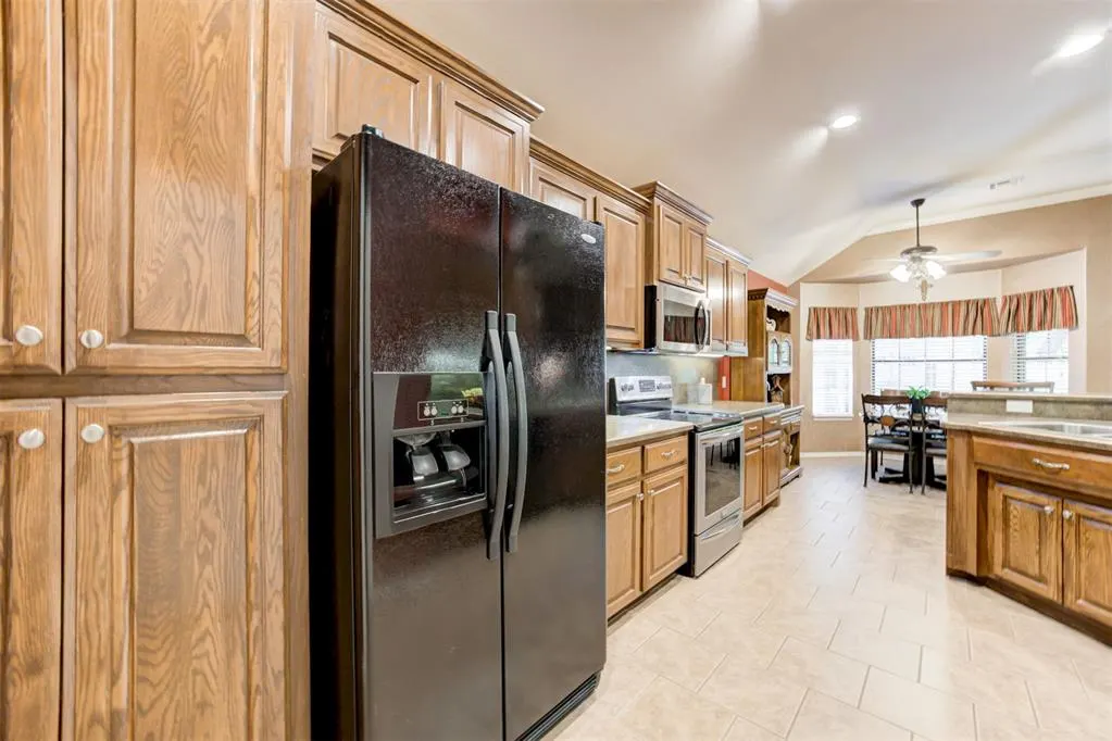 Photo 19 — 833 Ethan Lane, Yukon, OK 73099