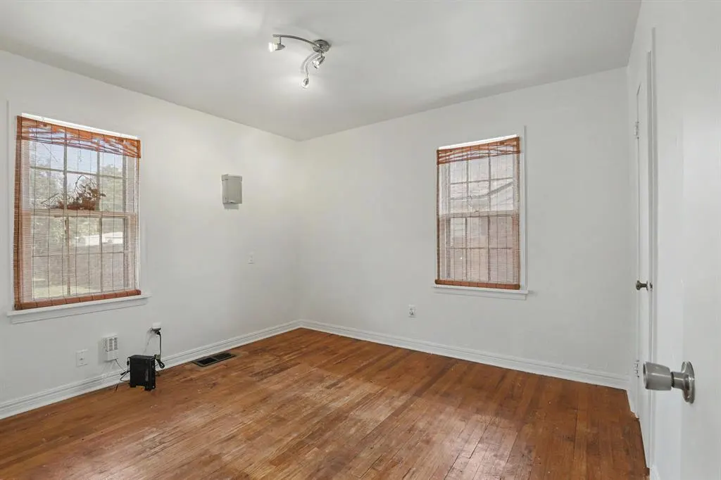Photo 12 — 2633 NW 33rd Street, Oklahoma City, OK 73112