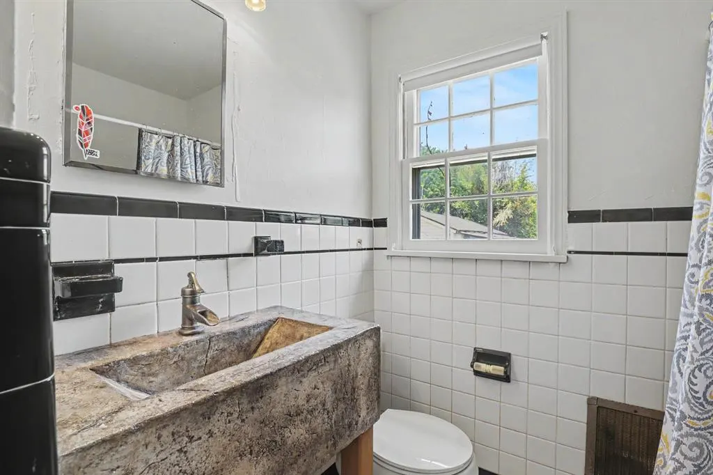 Photo 13 — 2633 NW 33rd Street, Oklahoma City, OK 73112