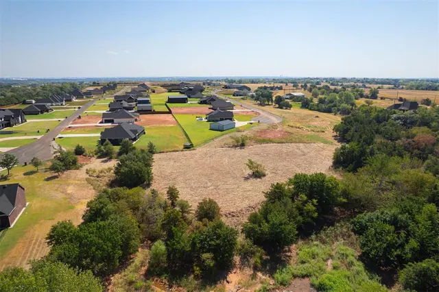 Photo 2 — 4565 Raymond Lane, Guthrie, OK 73044