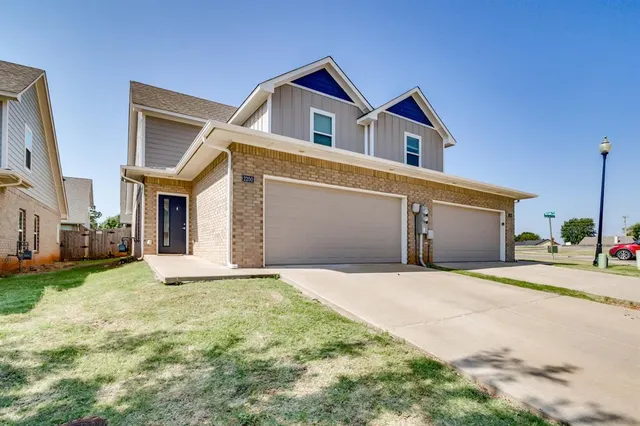 Front exterior — 2208 Camino Del Plaza Lane, Edmond, OK 73013