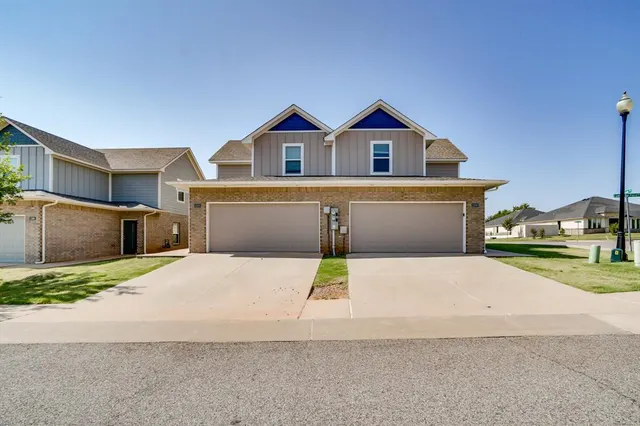 Photo 2 — 2208 Camino Del Plaza Lane, Edmond, OK 73013