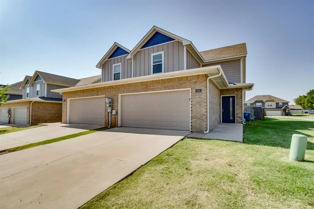 Photo 3 — 2208 Camino Del Plaza Lane, Edmond, OK 73013