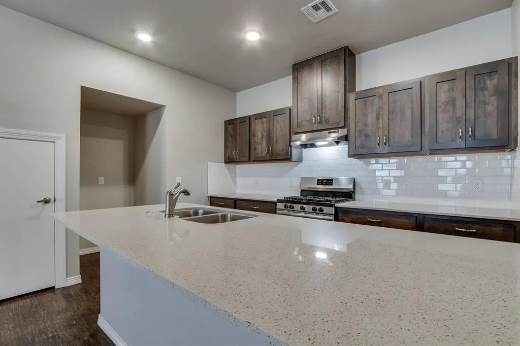 Photo 13 — 2208 Camino Del Plaza Lane, Edmond, OK 73013