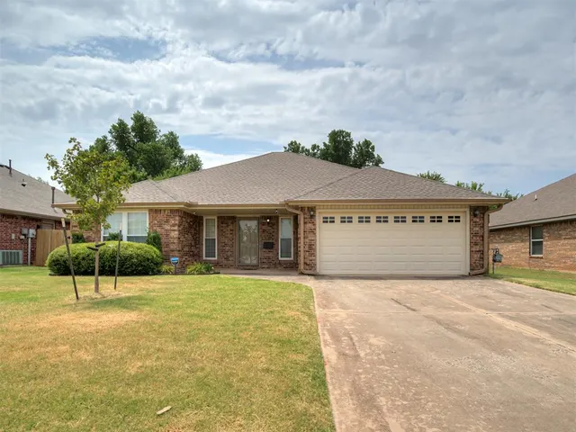 Photo 2 — 704 E Linden Lane, Mustang, OK 73064