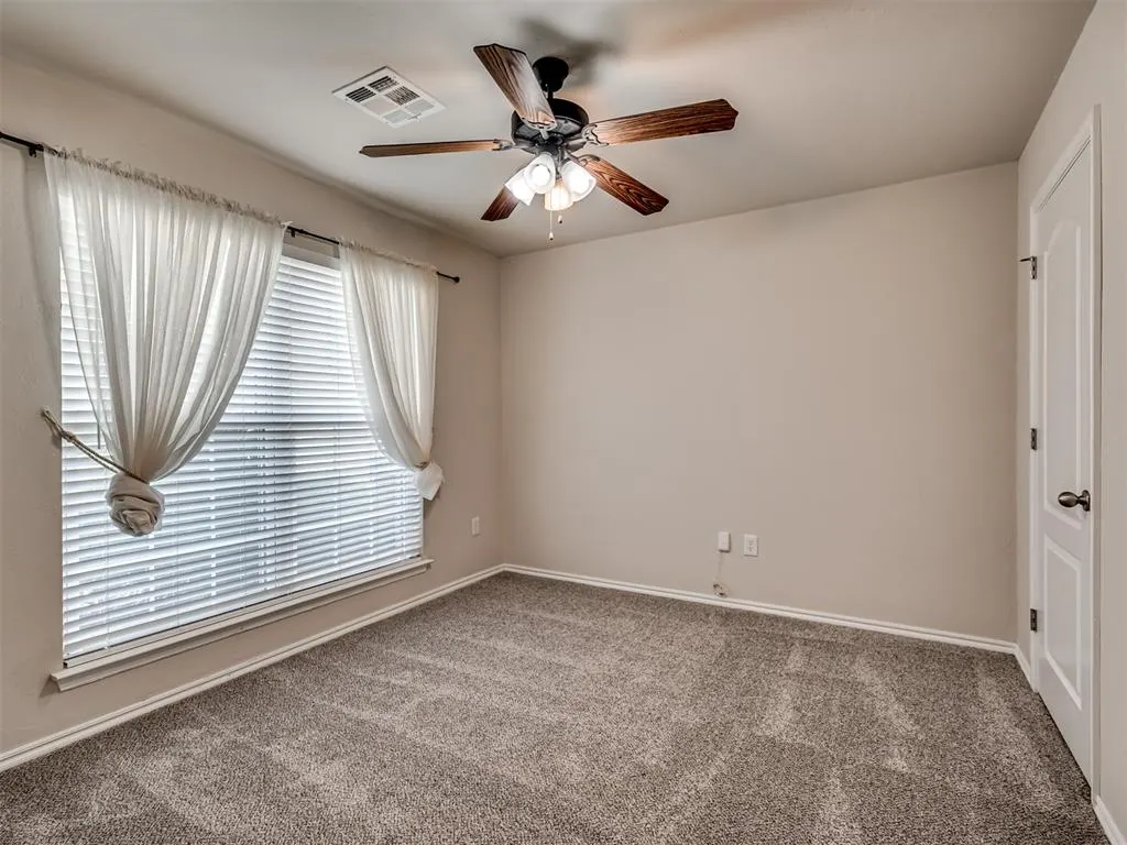 Photo 19 — 704 E Linden Lane, Mustang, OK 73064