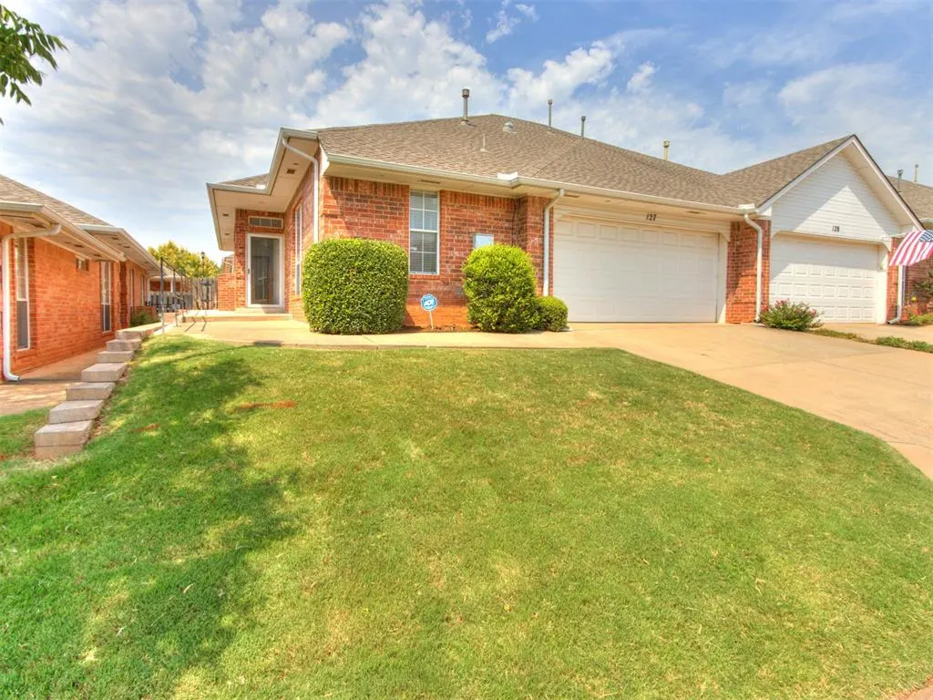 Front exterior — 509 S Santa Fe Avenue 127, Edmond, OK 73003