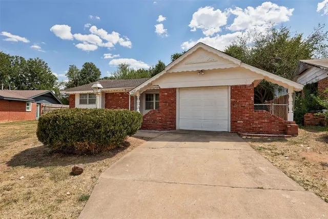 Photo 4 — 8636 NE 33rd Street, Spencer, OK 73084