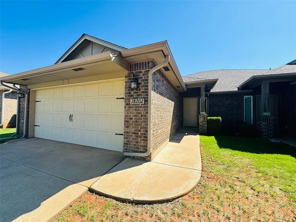 Photo 2 — 18202 Manera Way, Edmond, OK 73012