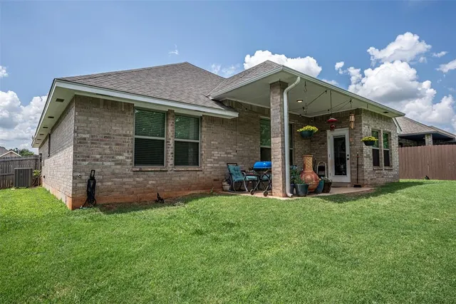 Photo 5 — 903 Dahlia Lane, Noble, OK 73068