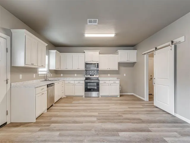 Photo 4 — 2105 NE 12th Street, Oklahoma City, OK 73117