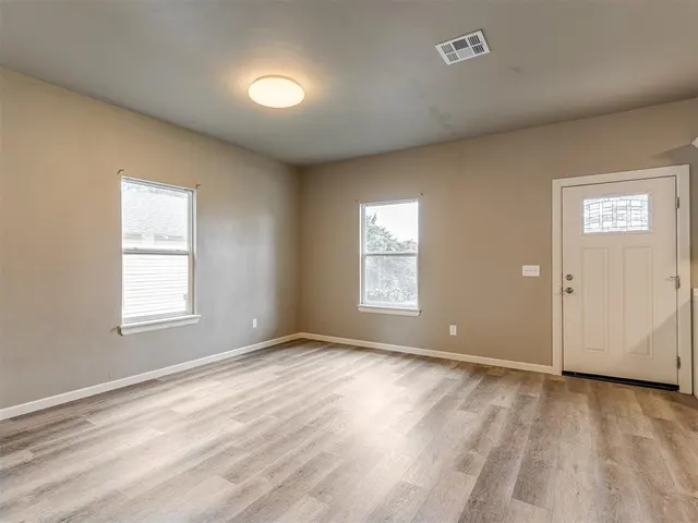 Photo 7 — 2105 NE 12th Street, Oklahoma City, OK 73117