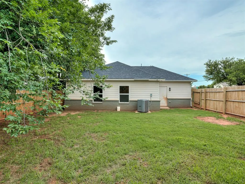 Photo 25 — 2105 NE 12th Street, Oklahoma City, OK 73117