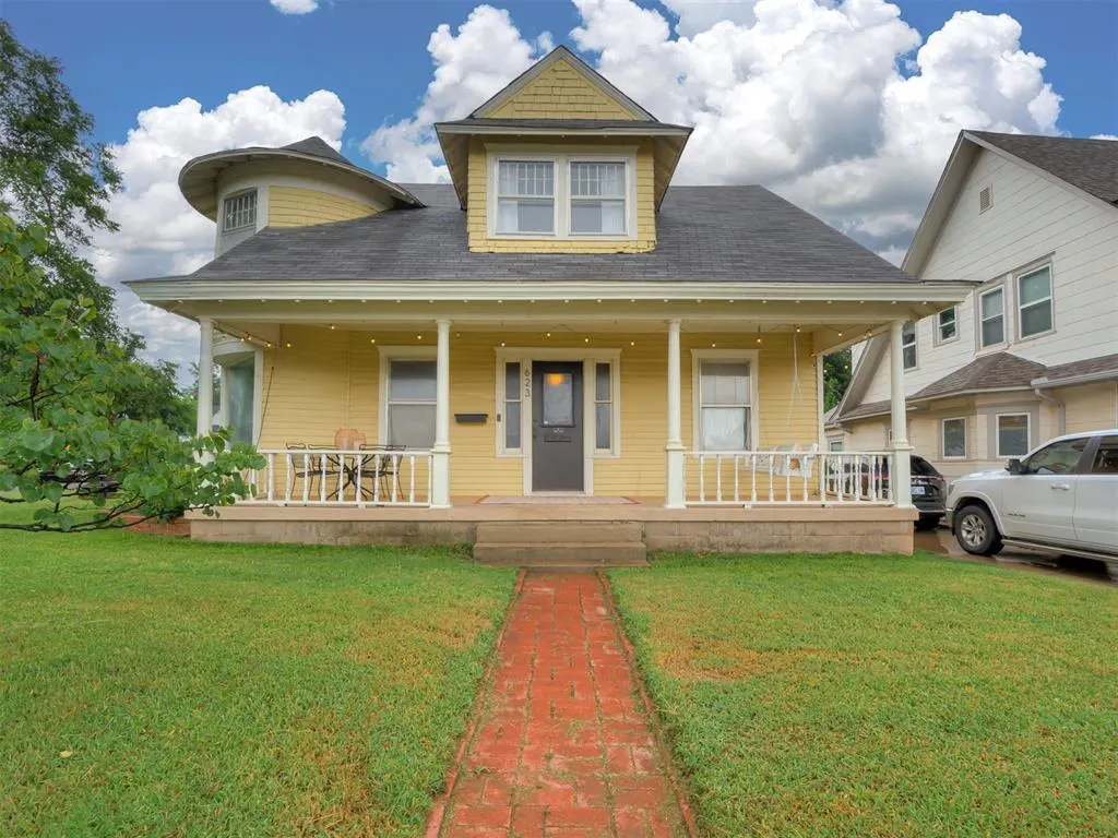 Front exterior — 623 E Warner Avenue, Guthrie, OK 73044