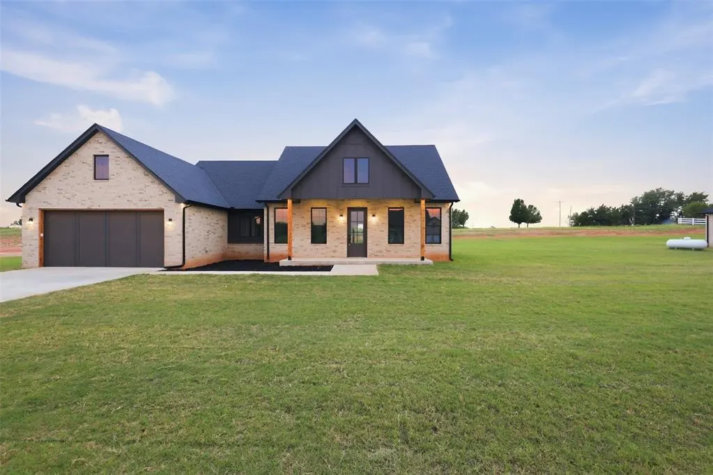 Front exterior — 2153 Providence Way, Crescent, OK 73028