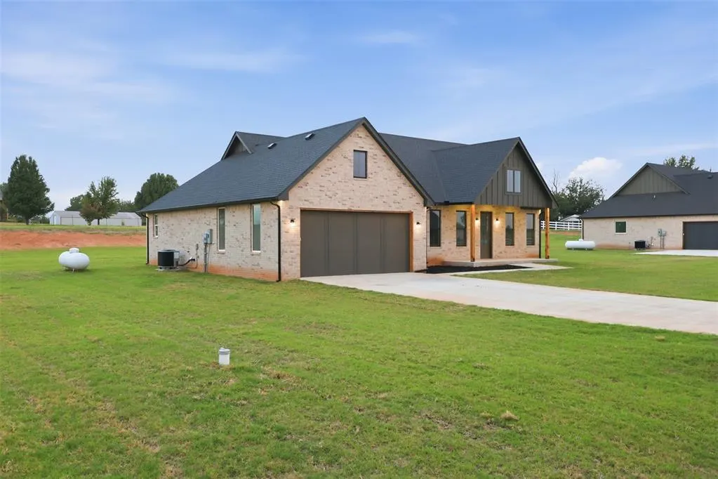 Photo 2 — 2153 Providence Way, Crescent, OK 73028