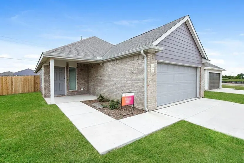 Front exterior — 2002 Redwood Lane, El Reno, OK 73036