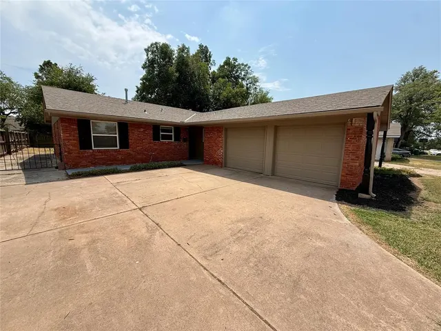 Photo 2 — 1132 NW 104th Street, Oklahoma City, OK 73114