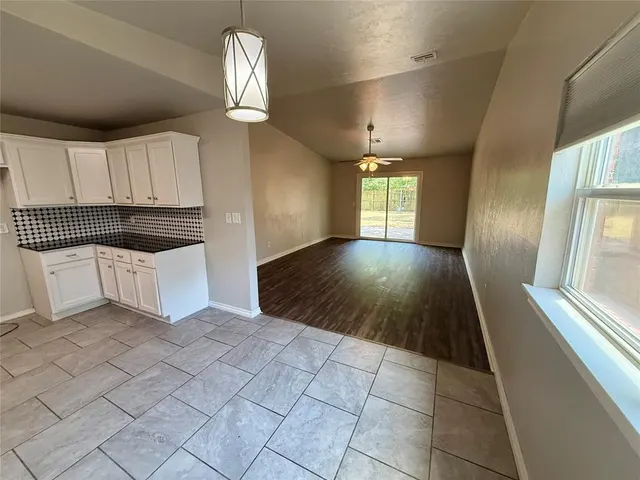 Photo 4 — 1132 NW 104th Street, Oklahoma City, OK 73114