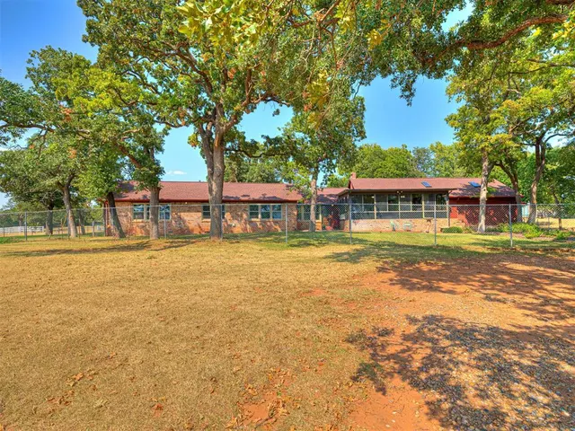 Photo 5 — 1016 N Shore Drive, Guthrie, OK 73044