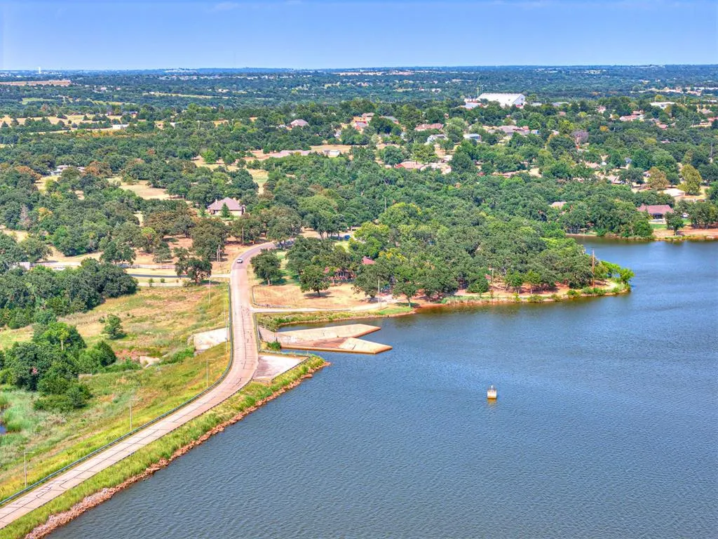 Photo 11 — 1016 N Shore Drive, Guthrie, OK 73044