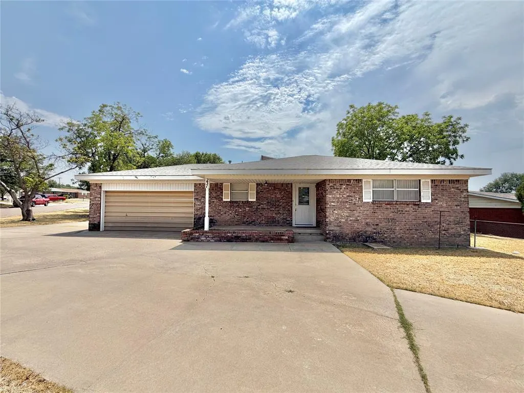 Front exterior — 231 Circle Drive, Guymon, OK 73942