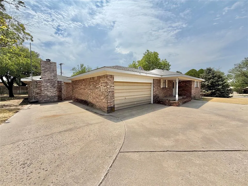 Photo 3 — 231 Circle Drive, Guymon, OK 73942