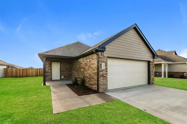 Photo 2 — 2001 Dogwood Drive, El Reno, OK 73036