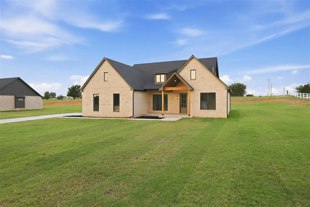 Front exterior — 2179 Providence Way, Crescent, OK 73028